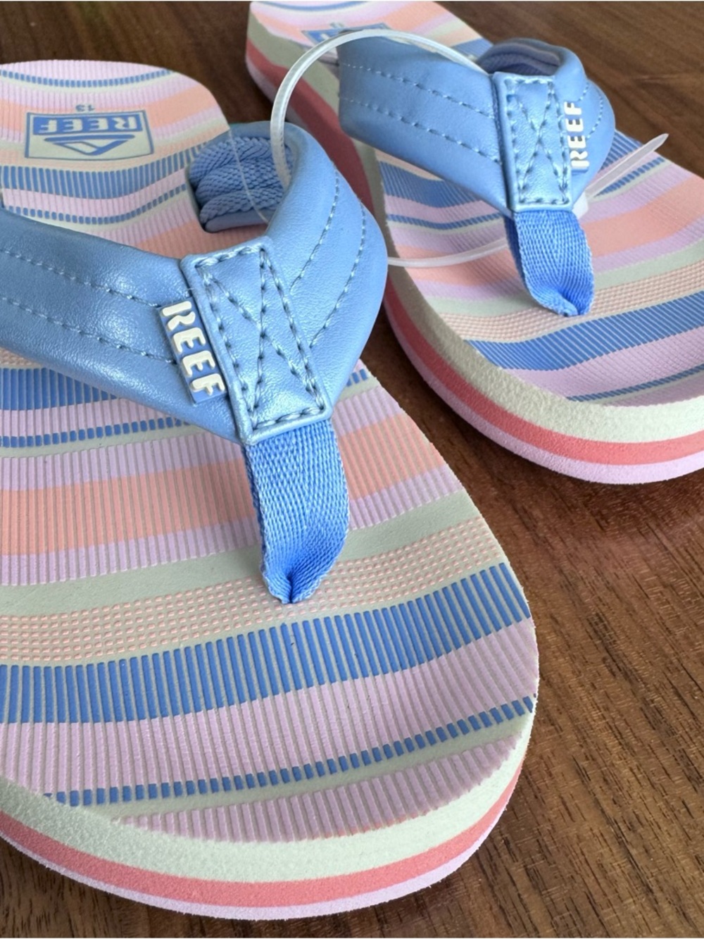 Bundle of 2 Flip Flops. Size Kid’s 13. Juicy Couture and Reef - Picture 12 of 17